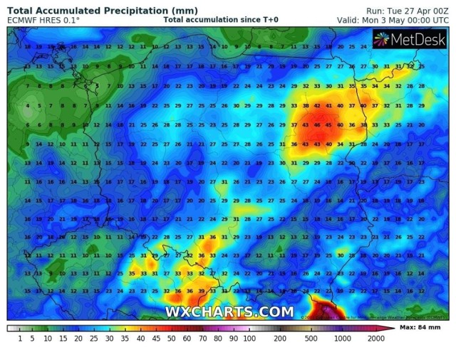 Dzień ten ma być wietrzny nad Zatoką Gdańską. Temperatura spadnie osiągając wszędzie wartości 6, 8 st.C (cieplej może być w głębi lądu). Nocą z piatku na sobotę w obniżeniach terenu możliwe będą  przygruntowe przymrozki. Na Pomorzu padać już nie powinno (choć wykluczyć tego nie można), ale na przykład na Warmii i Mazurach już tak. Prognozowane miejscami są nawet opady krupy śnieżnej (krótkotrwała konwekcja w termice chłodnych mas).