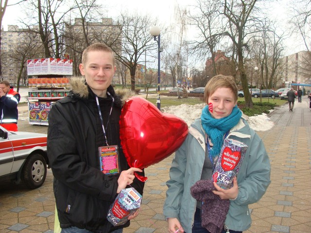 wolontariusze z MOK Hubert Smoliński i Magdalena Trzęsowska