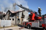Strażacy gasili pożar w Porębie, na szczęście nikt nie ucierpiał [FOTO i WIDEO]