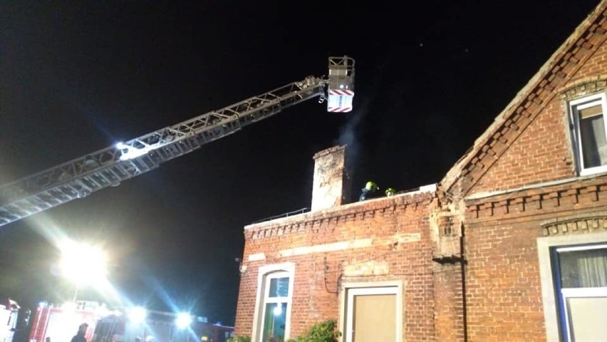 Pożar w Szymankowie. Palił się dach wielorodzinnego domu (24.09.2019)