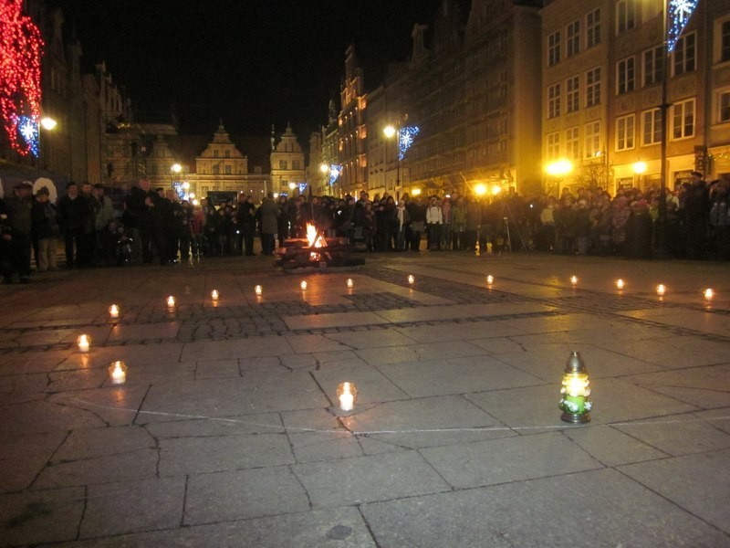 Betlejemskie Światło Pokoju zapłonęło na Długim Targu w Gdańsku