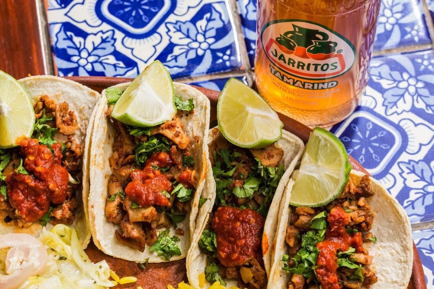 To kolejna w TOP 10 potrawa rodem z Meksyku. Tacos to...