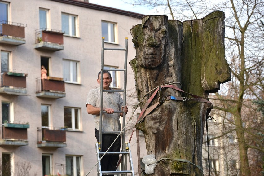 Wiekowa rzeźba znanego artysty opuściła kieleckie osiedle