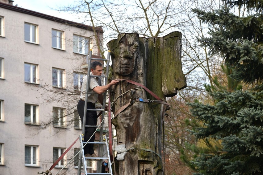 Wiekowa rzeźba znanego artysty opuściła kieleckie osiedle
