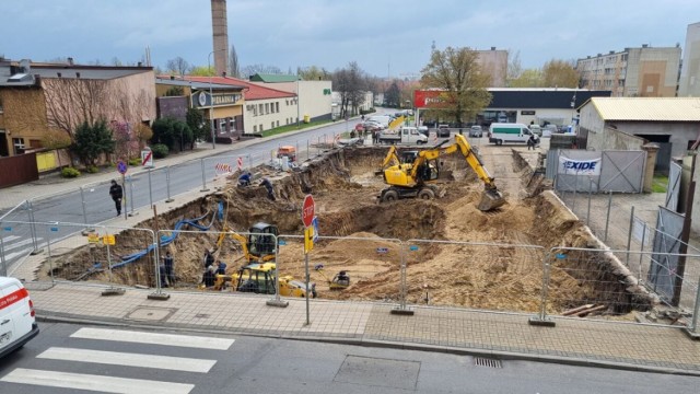 Pleszew. Budowa kamienicy u zbiegu Poznańskiej i Bogusza. Ruszyła budowa nowych mieszkań w samym centrum miasta