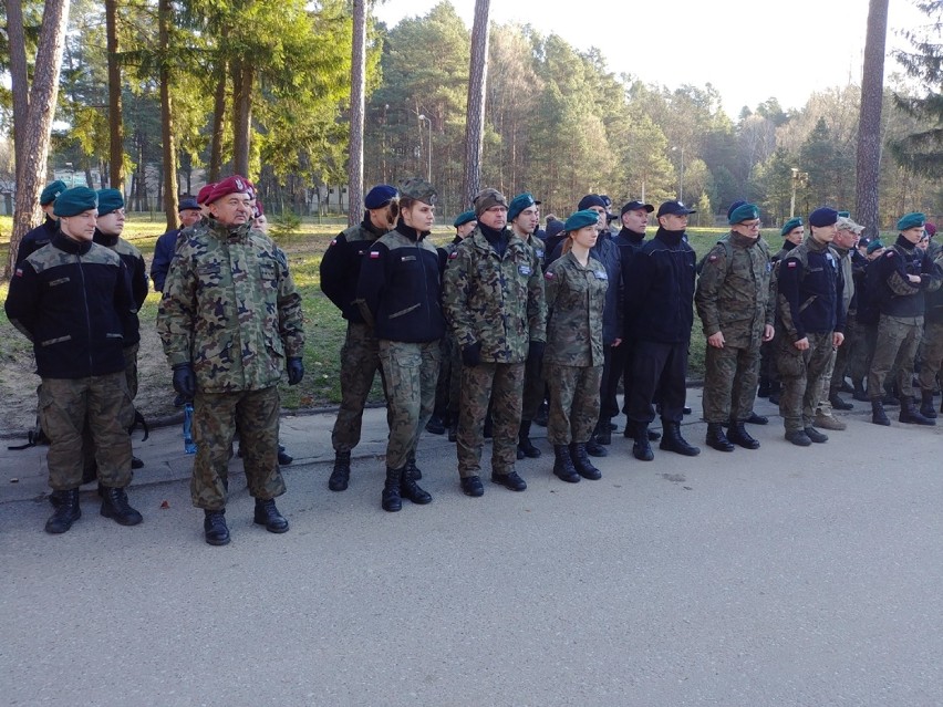 IV Ogólnopolskie Mistrzostwa Klas Mundurowych na poligonie drawskim. Drużyna ze stargardzkiego "nowego ogólniaka" tuż za podium 