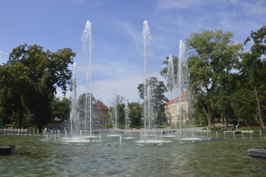 Zakaz wchodzenia do fontanny w Parku Słowiańskim