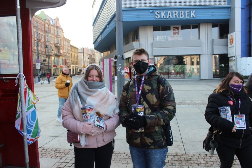 W centrum Katowic nie brakowało wolontariuszy z puszkami, a...