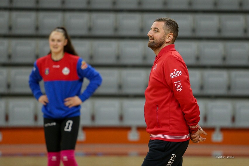 Siatkarki zadebiutowały w Arenie Jaskółka Tarnów. Udany sparing na własnym boisku, a w środę kolejny. Wstęp wolny! [ZDJĘCIA]