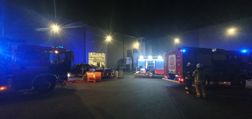 Nocny pożar w hali produkcyjnej w Opatówku. ZDJĘCIA