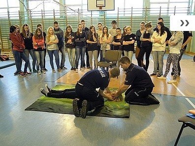 Pierwsza pomoc w Żorach: Policjanci uczyli młodzież