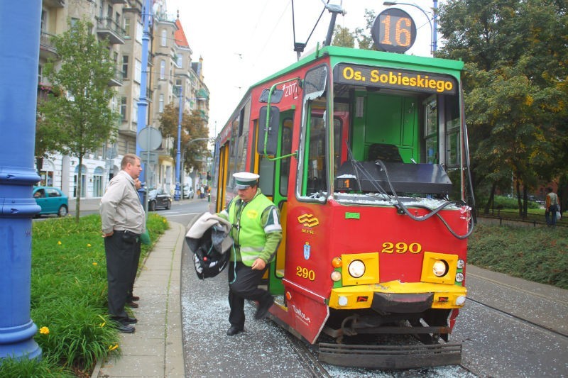 MPK Poznań: Tramwaj zderzył się z autobusem. Pięć osób...