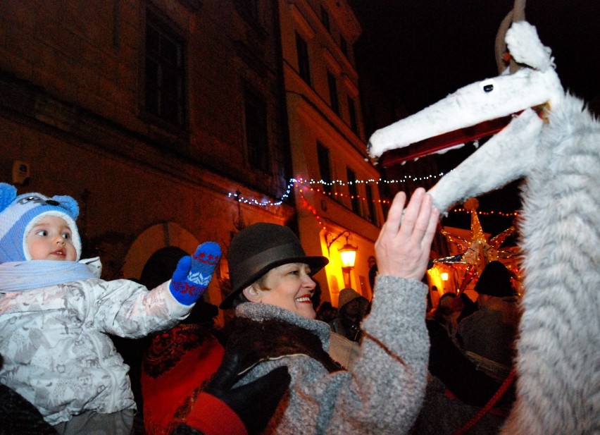 Święta w Lublinie: Mieszkańcy podzielili się opłatkiem podczas Wigilii Starego Miasta (ZDJĘCIA)