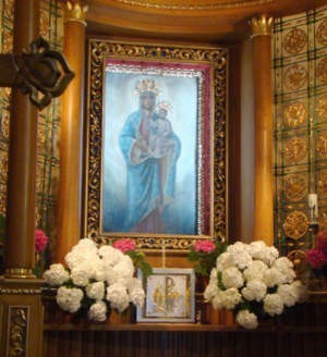 Obraz Matki Boskiej Szczyrkowskiej, jak nazywają ją górale, od września zdobią korony papieskie. Fot. arc Sanktuarium