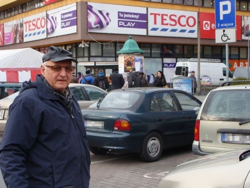 Z zakupów pan Jerzy też musi zrezygnować. Nie ma gdzie...