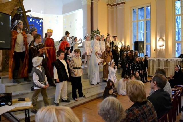 Przedstawienie jasełkowe w Szkole Podstawowej nr 1 w Lesznie.