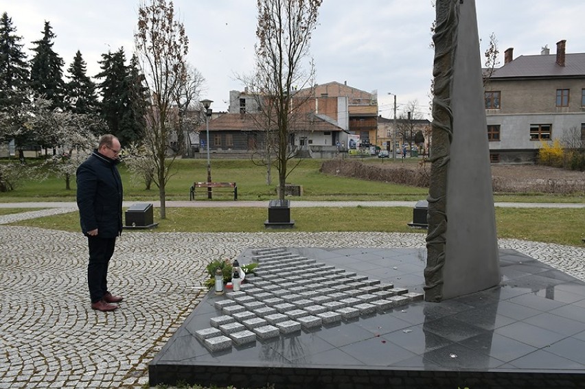 Burmistrz Dębicy, Mariusz Szewczyk uczcił pamięć ofiar Zbrodni Katyńskiej i katastrofy smoleńskiej