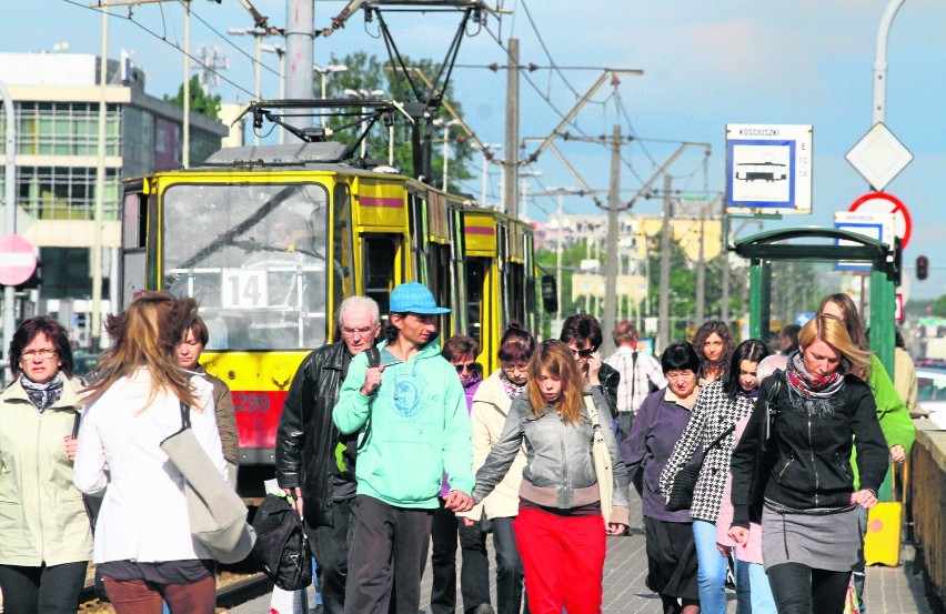 Istnieją słowa typowo łódzkie, tzw. regionalizmy.  Nie...