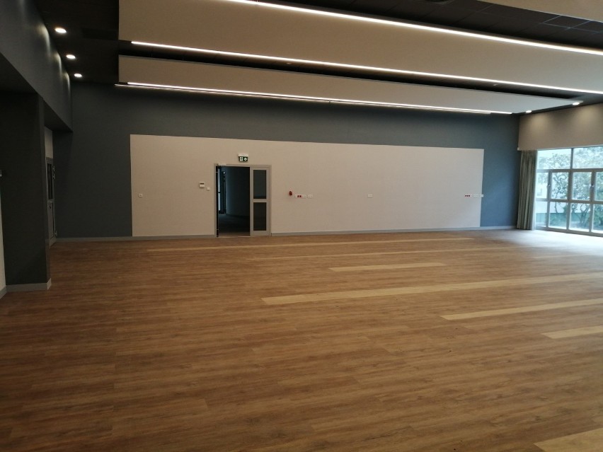 Zakończyła się modernizacja sali widowiskowej w koluszkowskim Urzędzie Miejskim ZDJĘCIA