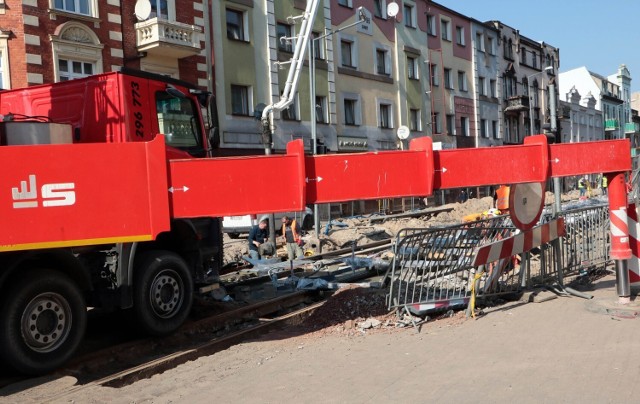 W ostatnich dniach betonowanie torowiska prowadzono na skrzyżowaniu ul. Toruńskiej z Marcinkowskiego