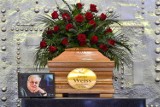Pogrzeb Janusza Weissa w Warszawie. Legendarny dziennikarz spoczął na Powązkach Wojskowych