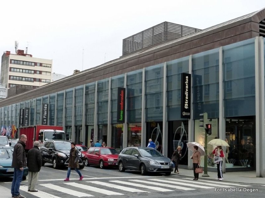 A Coruña, Plaza de Lugo - tu mieści się wielka hala targowa,...