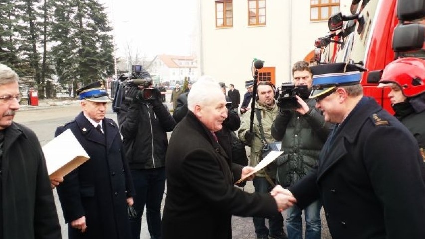 Marszałek Gustaw Marek Brzezin odwiedził strażaków