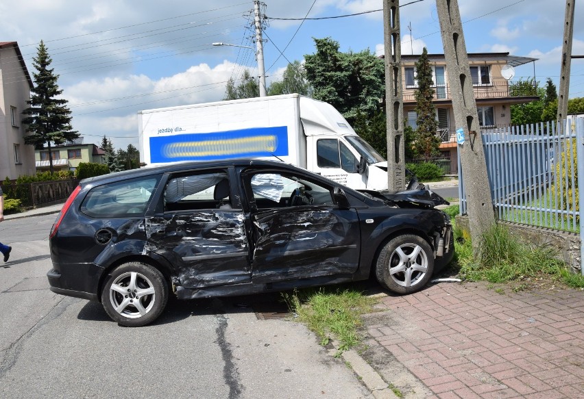 Wypadek w Zawierciu. Dwie osoby ranne [FOTO]