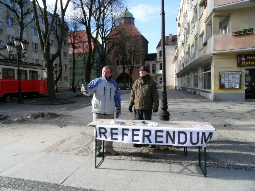 Referendum w Słupsku: Nie chcą prezydenta Kobylińskiego? Zbieranie podpisów [FOTO+FILM]