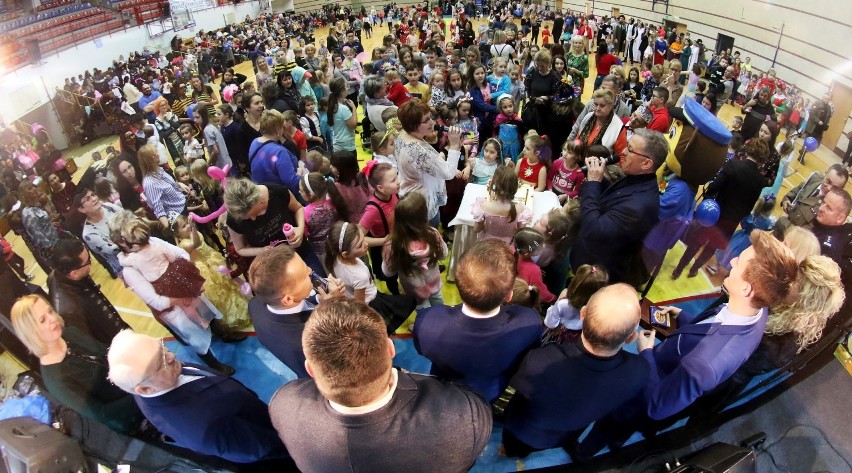 Rok temu był 20. bal Radość Wasza, radość nasza. W tym roku jest pandemia [ZDJĘCIA, VIDEO]