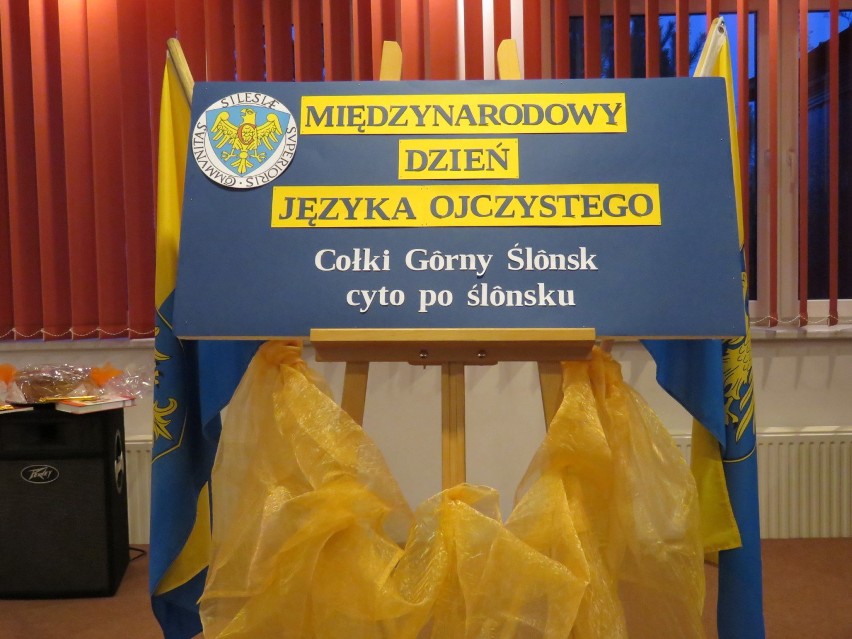 Ślązacy czytali w Piekarach teksty w gwarze. Tak świętowali Dzień Języka Ojczystego [ZDJĘCIA]