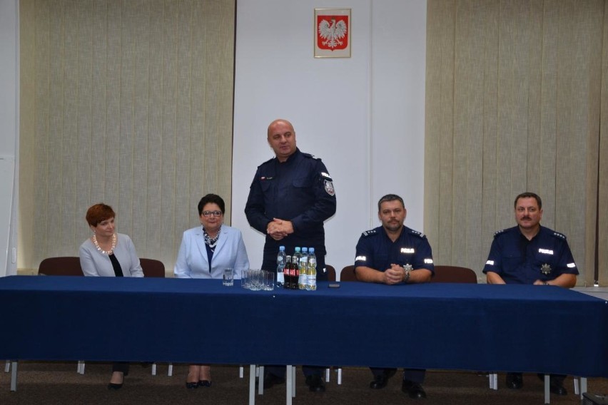 Minister odwiedziła największy w Tarnowie komisariat policji [ZDJĘCIA]