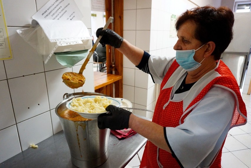 „Ubogich macie zawsze u siebie” – to hasło piątego Światowego Dnia Ubogich. W Lublinie na potrzebujących czekało ciepłe danie