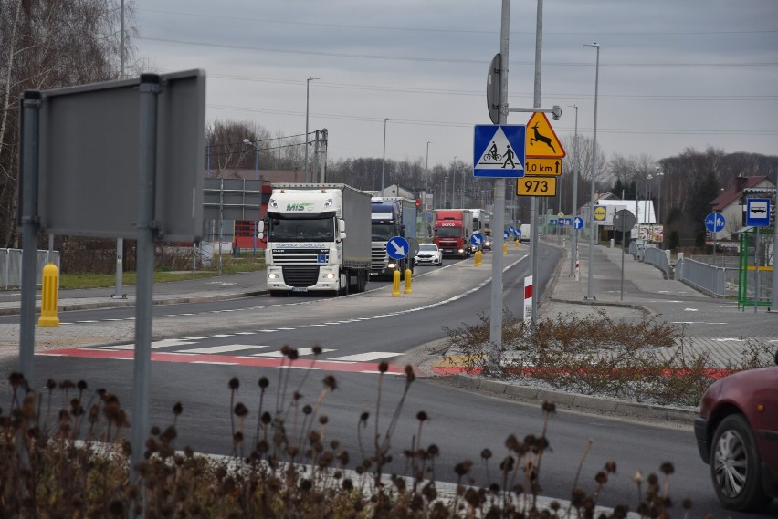 Łącznik autostradowy wraz z nowym mostem na Dunajcu otwarto...