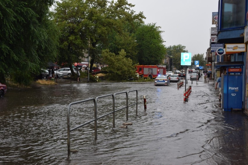 Targowisko na ulicy Struga w Radomiu wróciło do pełnego życia po czwartkowej „powodzi”. Zobacz zdjęcia