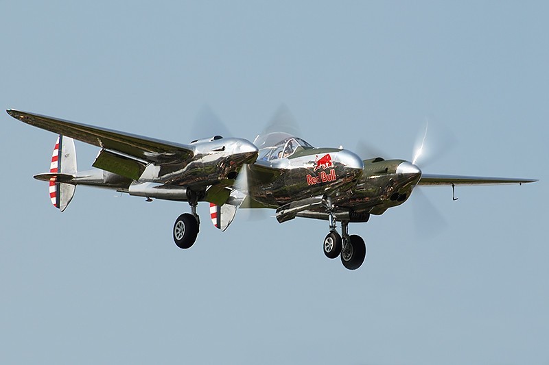 Lockheed P-38 Lighting z zespołu Red Bull, samolot myśliwski...