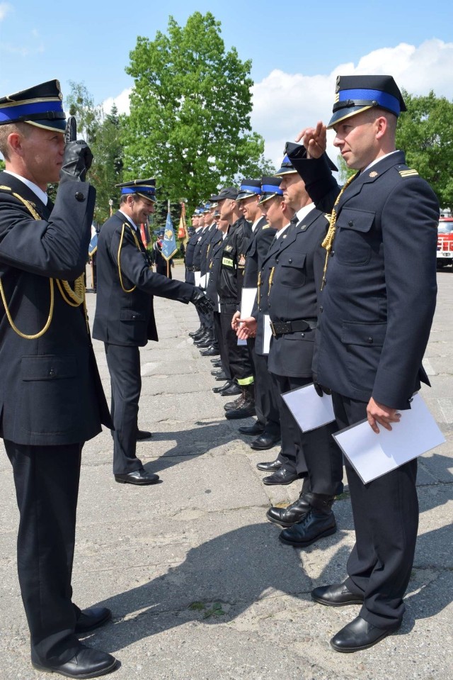 Awanse i wyróżnienia wręczone podczas Powiatowych Obchodów Dnia Strażaka