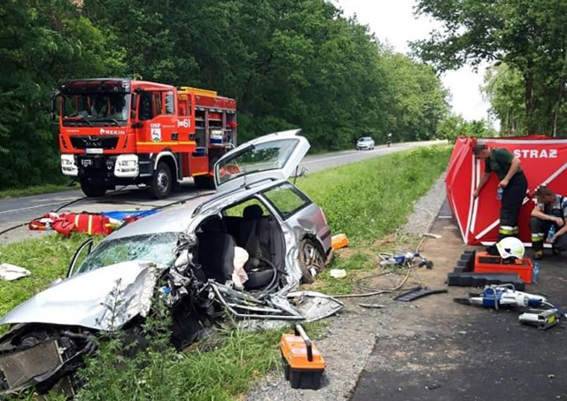 Tragiczny wypadek na drodze powiatowej w Kozłowicach koło Gorzowa Śląskiego.