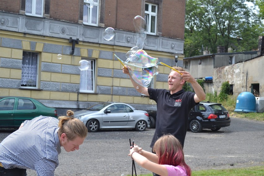 Z MOK nigdy nie ma nudy. Instruktorzy bawią mieszkańców...