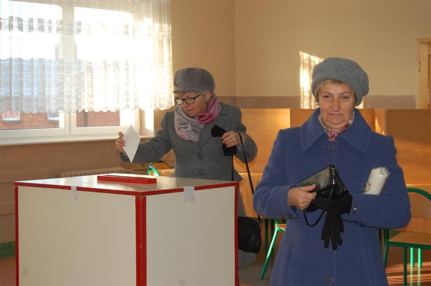 II tura wyborów - głosowanie w Kartuzach