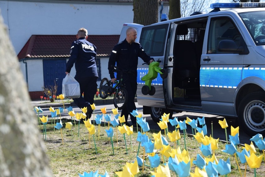 Zbiórka darów dla Ukrainy pod czujnym okiem mundurowych