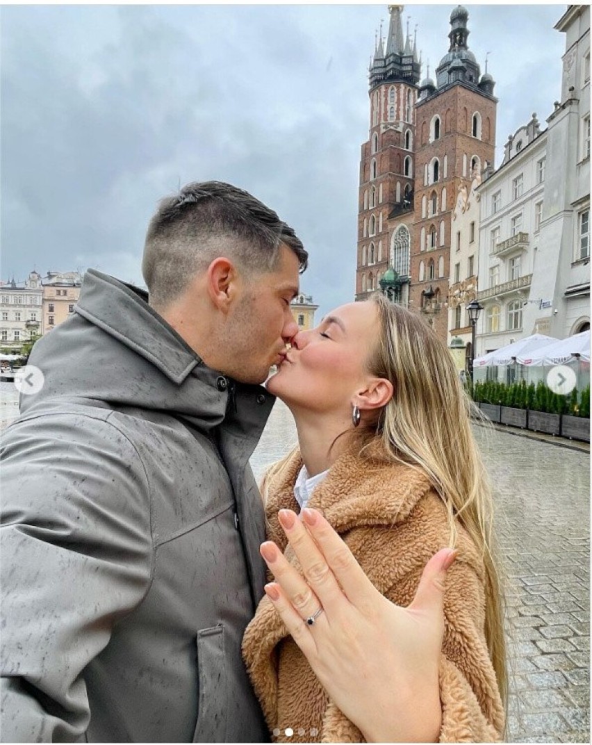 Piłkarz wrócił do Krakowa, żeby się oświadczyć. Powiedziała "tak"!