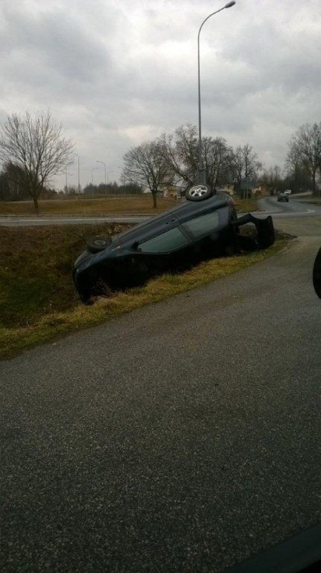 Auto wylądowało w rowie