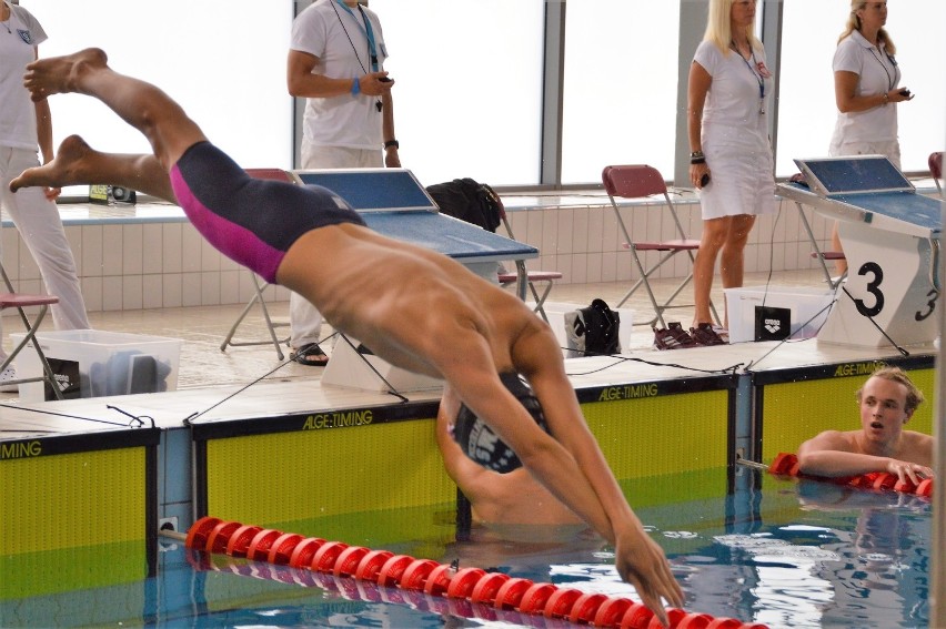 Pływanie. Czternaście medali Unii Oświęcim w mistrzostwach Polski juniorów 15-letnich [ZDJĘCIA]