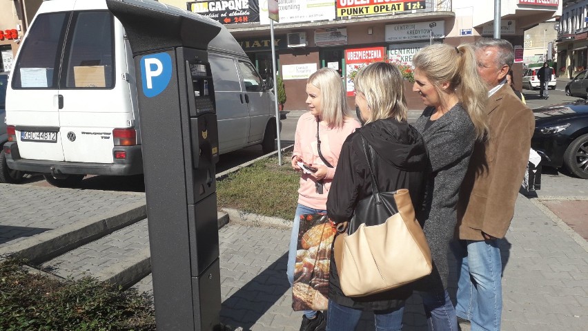 Bochnia. Od wczoraj kierowcy płacą w parkomatach. I długo czekają na bilet