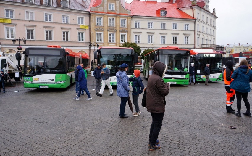 Piknik komunikacyjny na placu Zamkowym w Lublinie w ramach Europejskiego Tygodnia Zrównoważonego Transportu. Zobacz zdjęcia