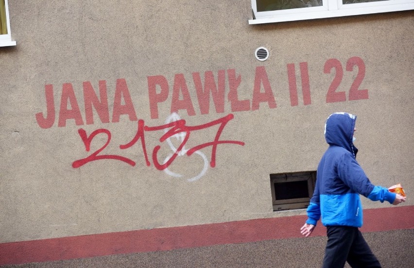 Część mieszkańców chce zmiany nazwy ulicy Jana Pawła II na...