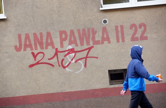 Część mieszkańców chce zmiany nazwy ulicy Jana Pawła II na ul. Świebodzińską. Rozpoczęła się akcja zbierania podpisów pod petycja do radnych.