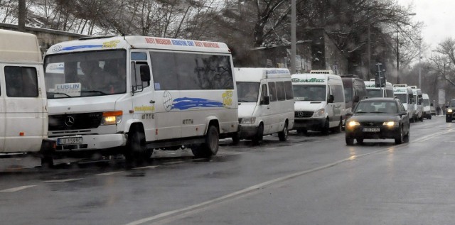 Zamiast ciasnej ulicy, do dyspozycji przewoźników będzie cały plac obok dworca