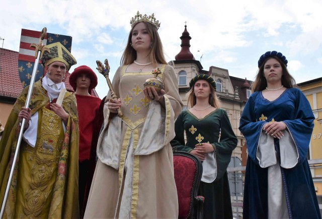W Inowrocławiu obchodzono dzień patronki miasta - Królowej Jadwigi. Historyczna impreza odbyła się na Rynku
